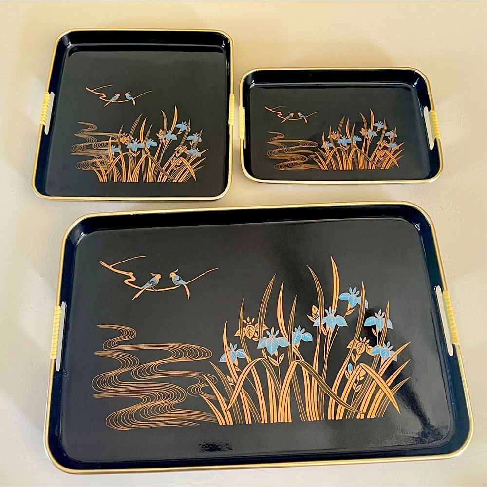 Vintage tray nesting tables. Very good condition